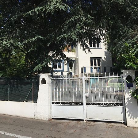 Villa Les Terrasses Dans La Nature Avec Piscine A 2 Pas De Lyon, Metro A 15Mn A Pied Pour Lyon Centre En 10Mn Ou Bus A 300M Pour Lyon Centre อูลแลงส์ ภายนอก รูปภาพ